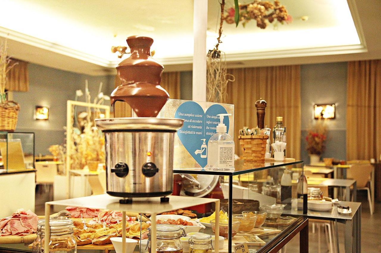Hotel Corallo Римини Екстериор снимка