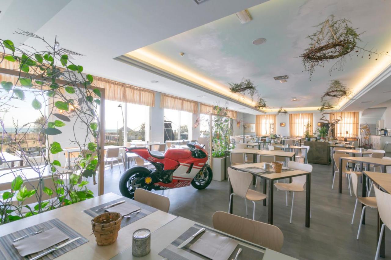 Hotel Corallo Римини Екстериор снимка