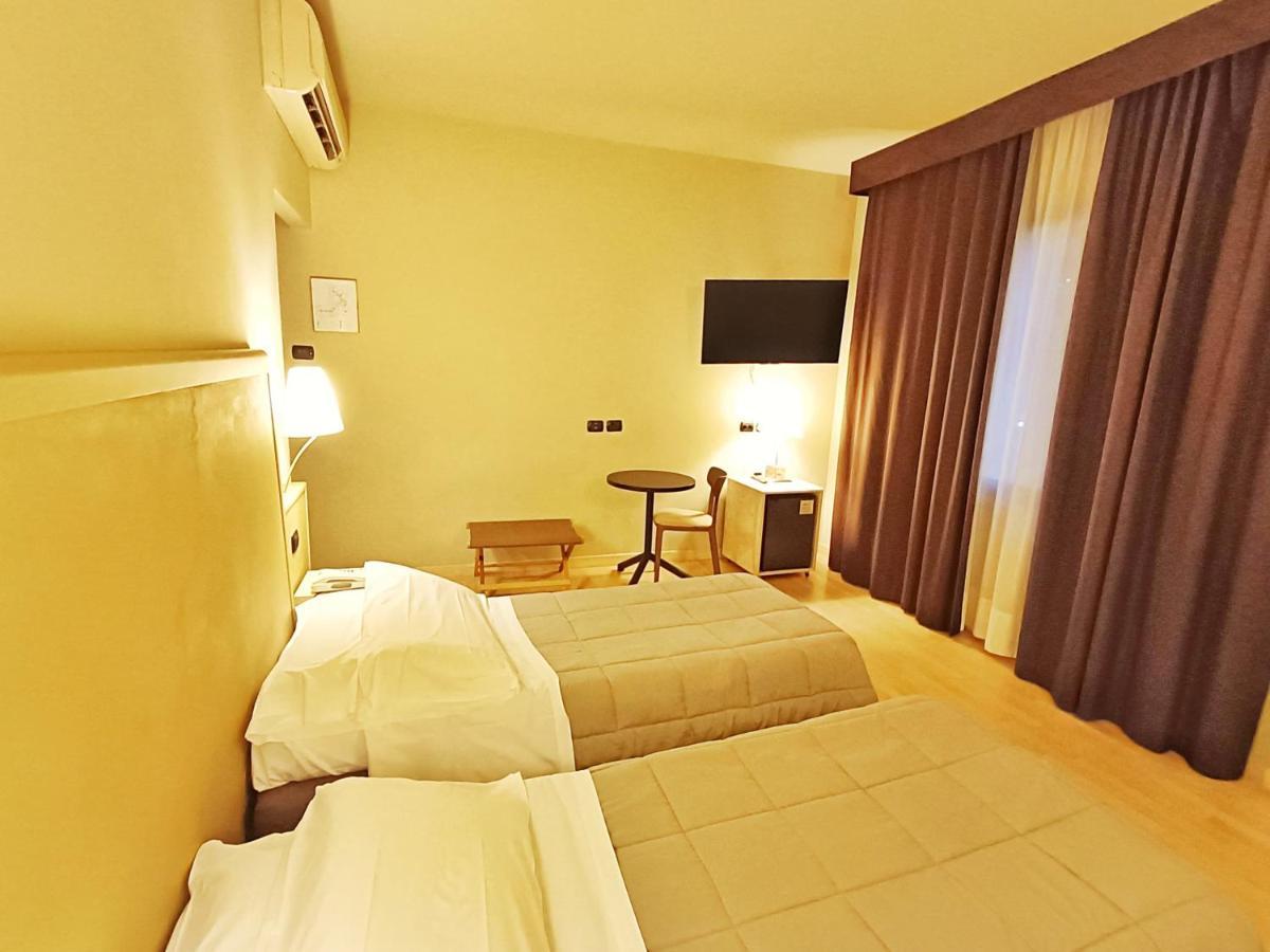 Hotel Corallo Римини Екстериор снимка