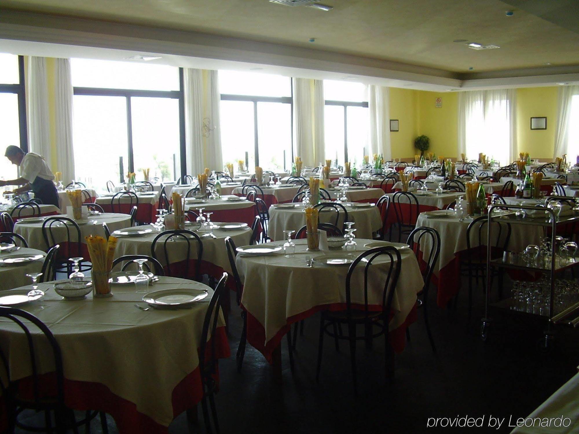 Hotel Corallo Римини Ресторант снимка