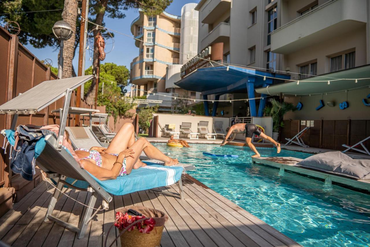 Hotel Corallo Римини Екстериор снимка